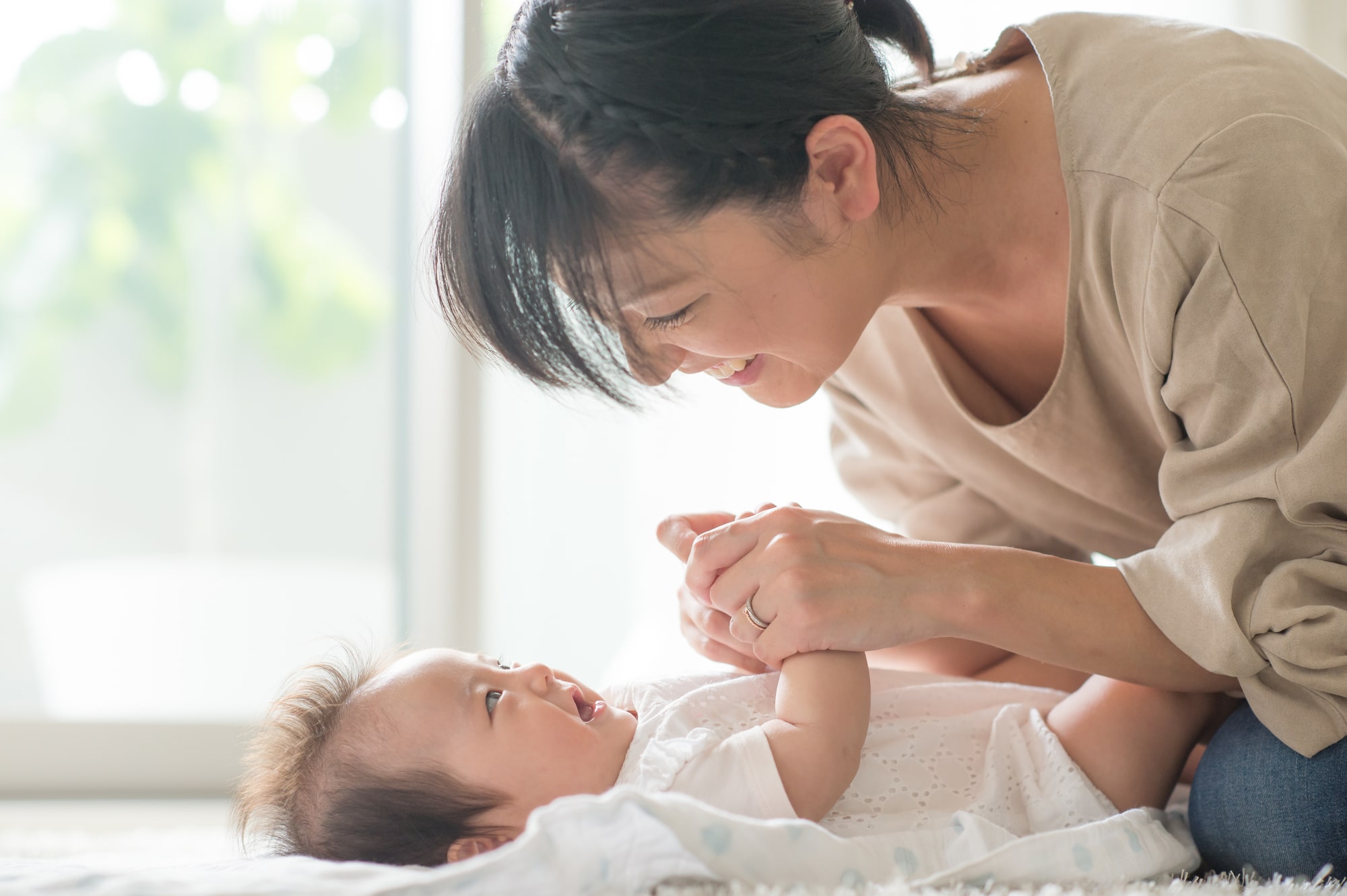 新生児の食事 母乳の特長やミルクの成分について 民間さい帯血バンクナビ